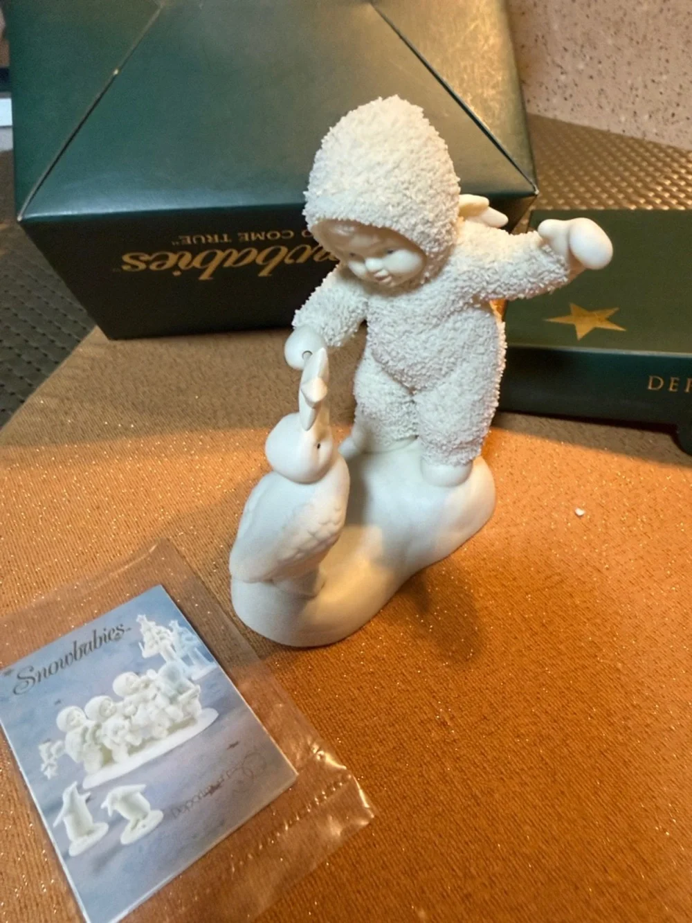 Department 56 Snowbabies White   Figurine with Bird (2000) “Dreams Do Come True”